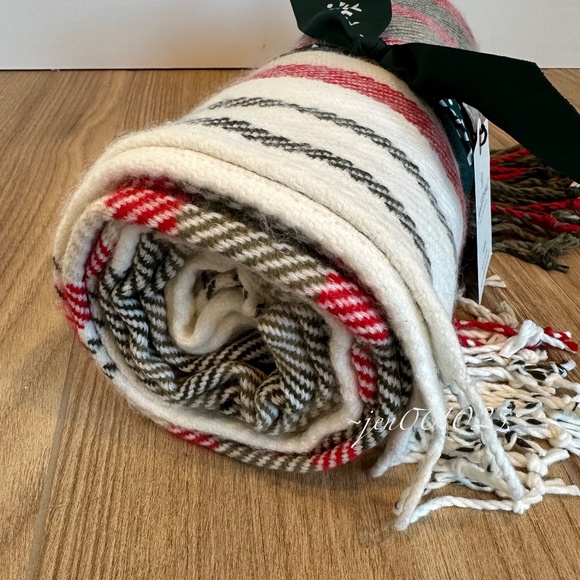 Hearth & Hand Magnolia Christmas Plaid Woven Throw Blanket - Picture 7 of 10